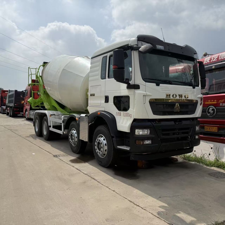 Sinotruk Howo 8x4 Concrete Mixer Truck