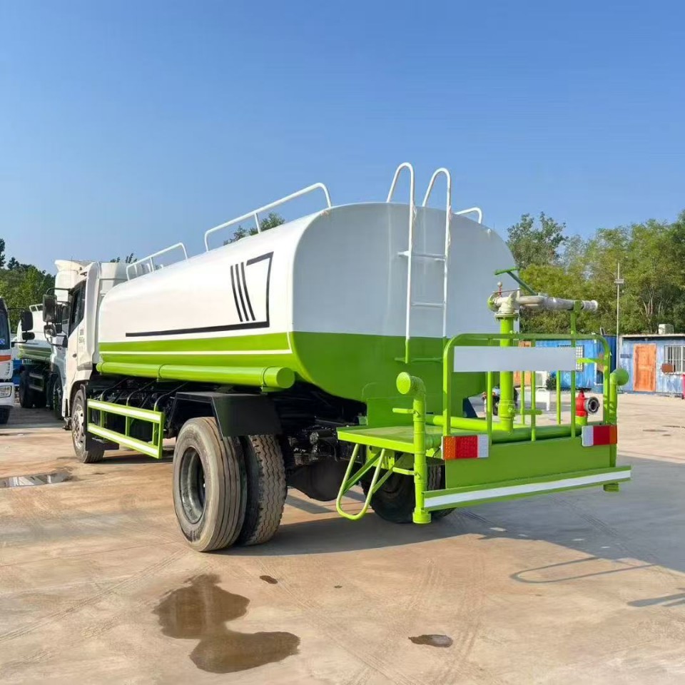 DONGFENG 4x2 water tanker truck
